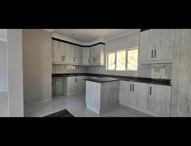 3 BEDROOM TOWNHOUSE FOR SALE IN MOUNT EDGECOMBE